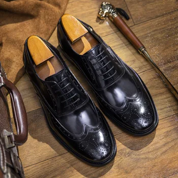 Итальянские роскошные мужские модельные туфли из натуральной кожи 2023, Модные броги ручной работы с острым носком, Черные Свадебные туфли для мужчин